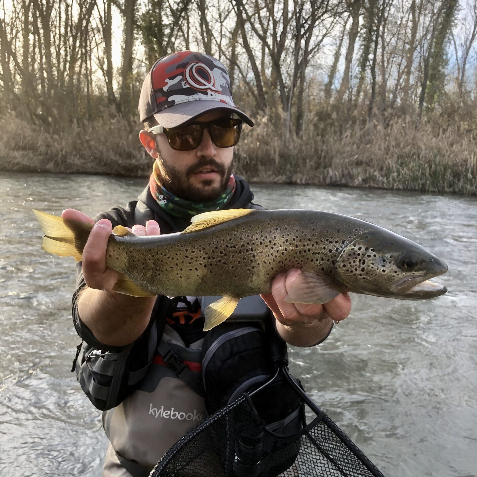 guia de pesca amb captura de truita  
